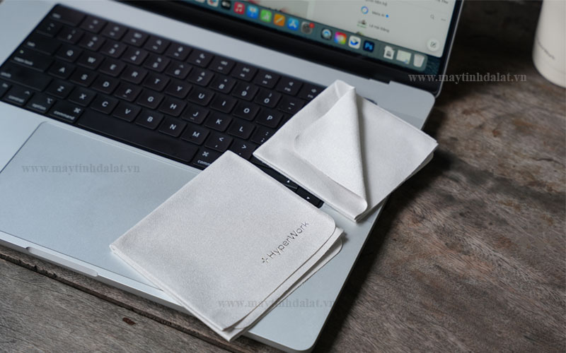 Chất liệu vải Microfiber siêu mịn màng, an toàn tuyệt đối cho màn hình Laptop
