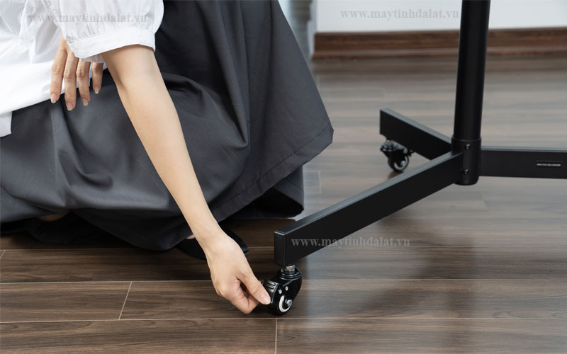 Hệ thống bánh xe di động có khóa an toàn trên giá treo tivi HyperWork Core Stand TVC01