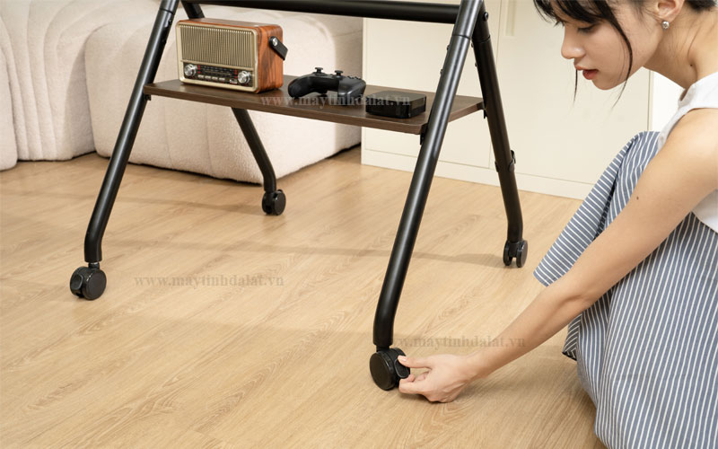 Hệ thống bánh xe di động có khóa an toàn trên giá treo tivi HyperWork Era Stand TVC03