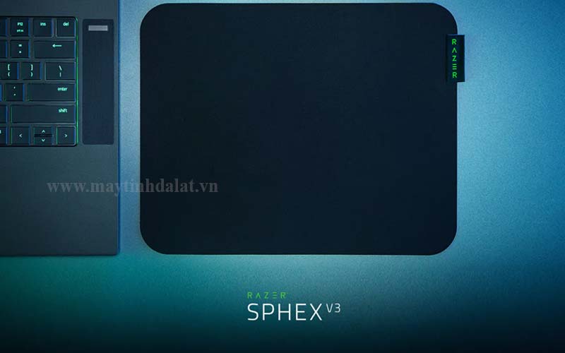 Cận cảnh độ mỏng 0.4mm của Razer Sphex V3