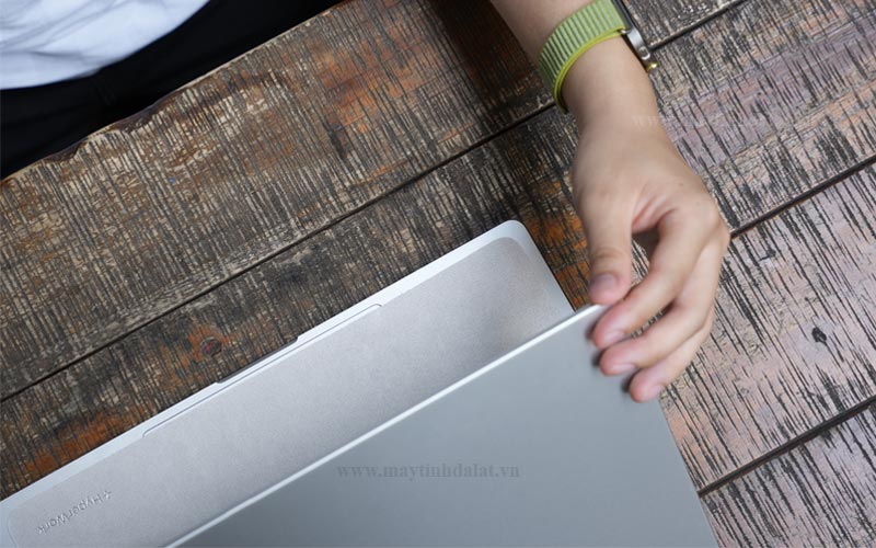 Khăn phủ bàn phím HyperWork CC02 bảo vệ màn hình Laptop an toàn khi gập máy