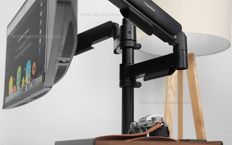 Thiết kế cột dọc cho phép điều chỉnh độ cao hai cánh tay đòn độc lập