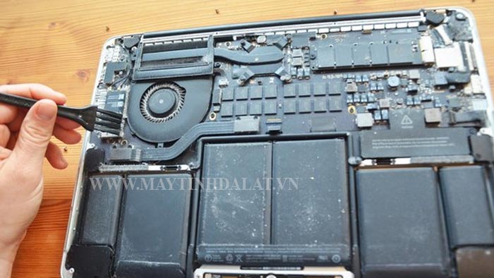 Vệ sinh và tra keo tản nhiệt cho Macbook tại Đà Lạt